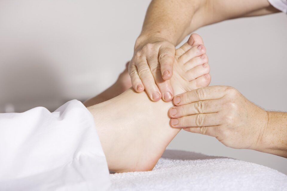 massaggio dei piedi in menopausa: perchè è utile?